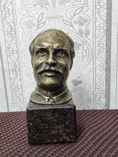 Бюст известного молодого человека. Бронза.