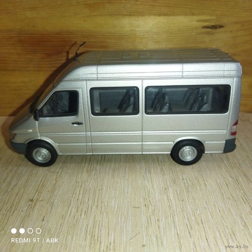 Mercedes -Benz Sprinter.Minichamps 1/43