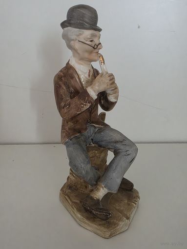 Дедушка играет на флейте. Англия