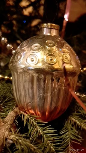 Огромная игрушка для уличной елки, жёлудь.