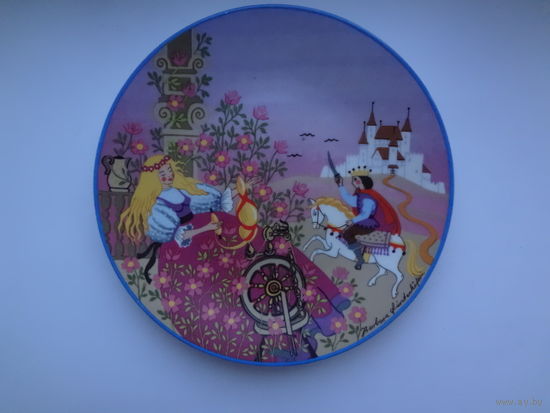 Тарелка настенная Спящая красавица.