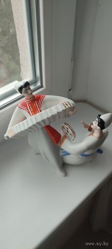 Гопак.танец с гармонью и бубном.
