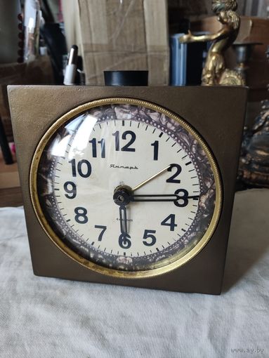 Винтажный будильник механический Янтарь. СССР. В работу мастеру. С 1 рубля.