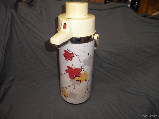 Термос из дружественного Китая 70-х годов с музыкой.Лот 01.