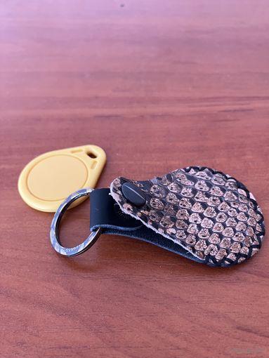 Брелок натуральная кожа.Ручная работа.