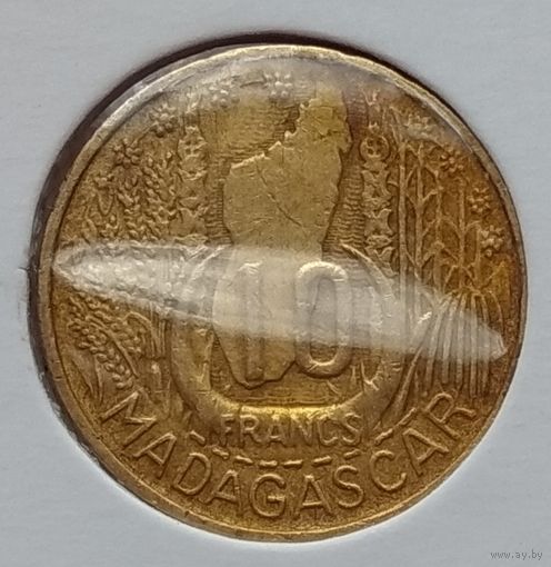 Мадагаскар 10 франков 1953 г. В холдере