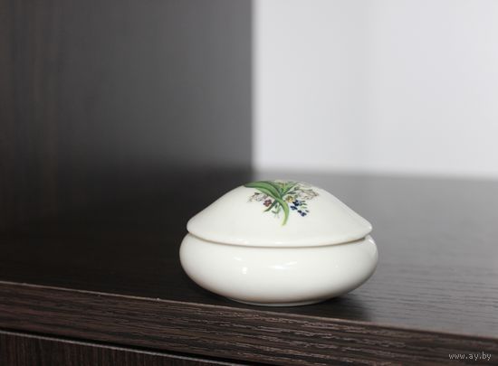 Фарфоровая шкатулка "Ландыши", MADE IN ITALY.