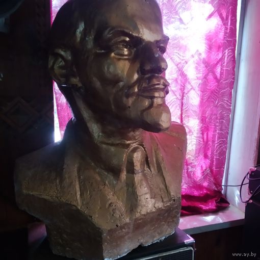 Бюст Ленина. Материал гипс. Большой