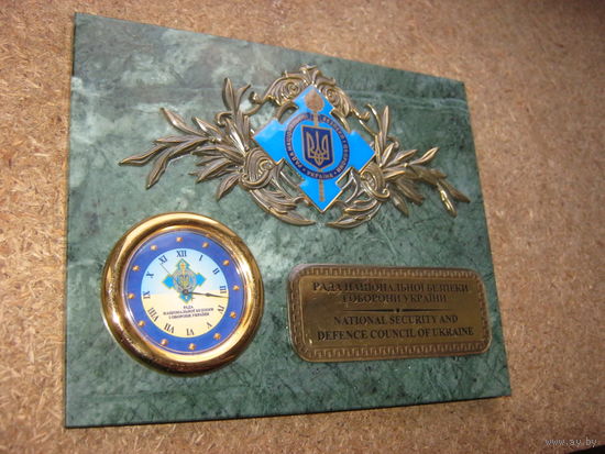 Оригинальные часы в камне