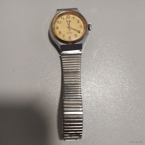 Часы женские "Заря" кварц., позолота, на ходу, с браслетом...б/у...из СССР.