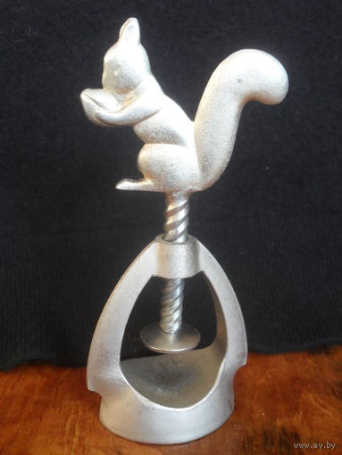 Сувенир-орехокол "БЕЛОЧКА",в коробке.