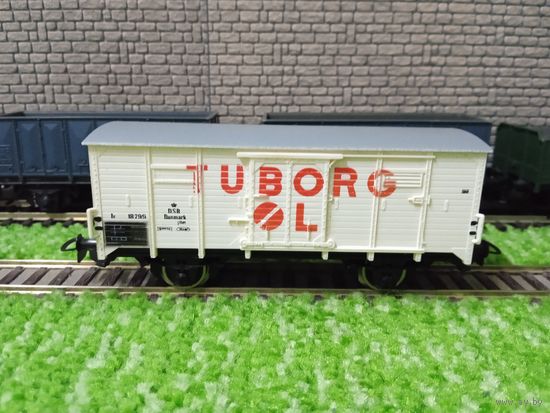 Вагон - рефрижератор  "TUBORG" 2-х осный  "PIKO" б/у 1/87 HO
