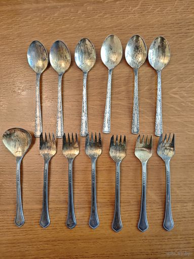 Чайные ложки и десертные вилки ( мельхиор)