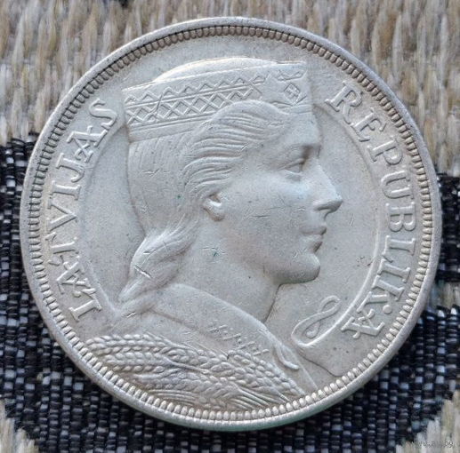 Латвия 5 лат 1931 года, UNC. Герб Латвии. Серебро. Предложи свою цену или обмен! S120