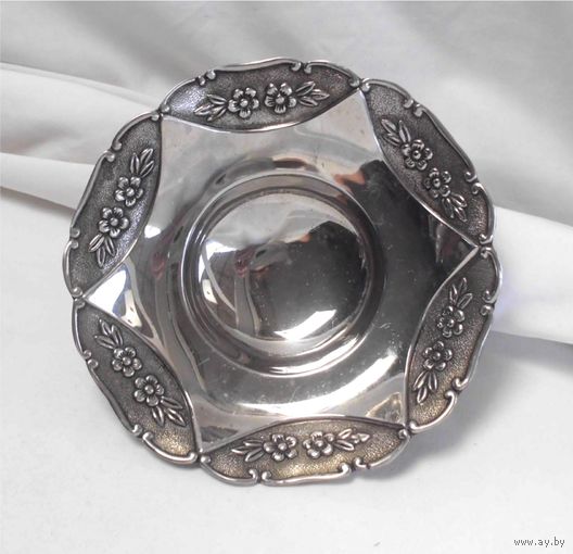 Конфетница Орешница 17 см Серебрение