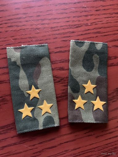Мягкие съёмные полковничьи погоны.