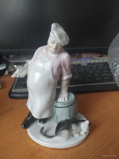 Статуэтка "повар и кот" ( а Васька слушает да ест)