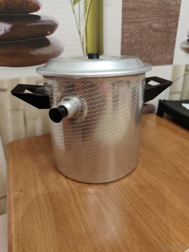 Кастрюля с двойным корпусом для кипячения молока