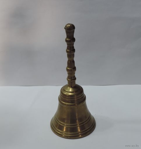 Колокольчик бронзовый. Высота 12.5 см. Диаметр юбки 5.5 см. Красивый звон.