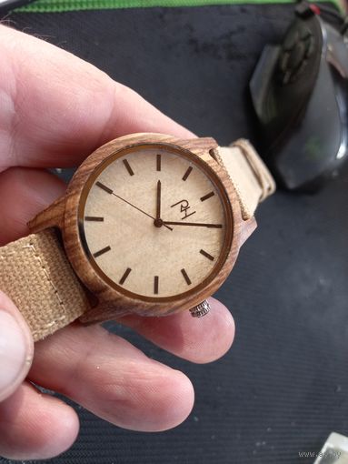 Часы RH в деревянном корпусе