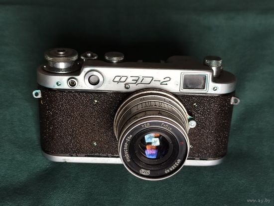 ФЭД-2. Легендарный советский дальномерный фотоаппарат Харьковского завода . Выпуск 1950-х годов.