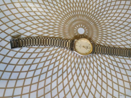 Часы наручные с браслетом Q$Q . В ремонт,коллекцию,на запчасти. Состояние на скане.