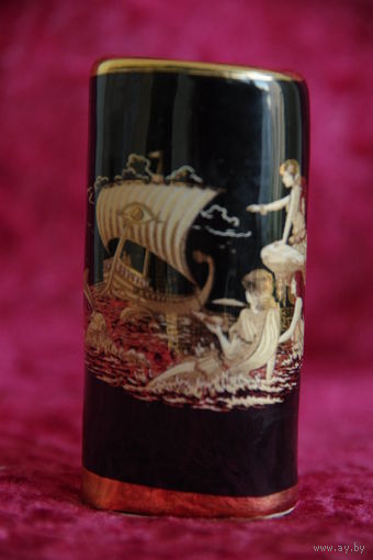 Ваза ( вазочка )  фарфоровая  7,5 см  ( целая )