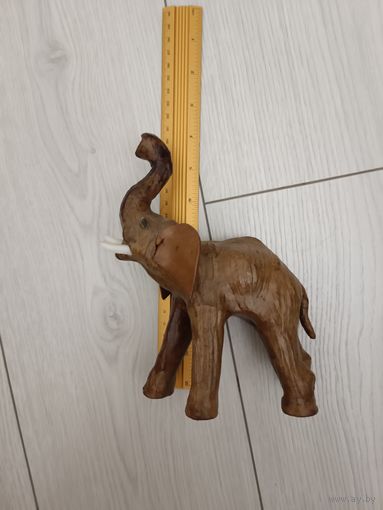 Слон из натуральной кожи