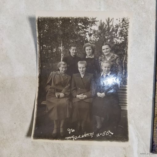 Фотография. История СССР в лицах. Девушки на отдыхе. Дом отдыха "Ждановичи". Сентябрь 1955-го.