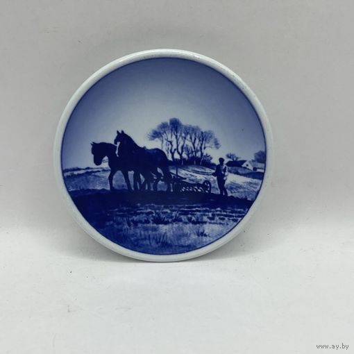 Миниатюрная сувенирная тарелка Royal Copenhagen. Дания. 3575