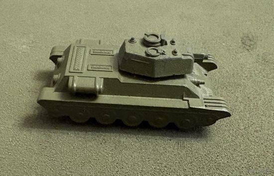 Металлическая машинка танк