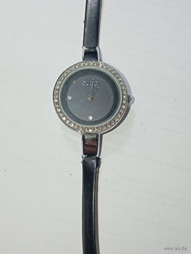 Часы кварцевые GUCCI . С рубля .