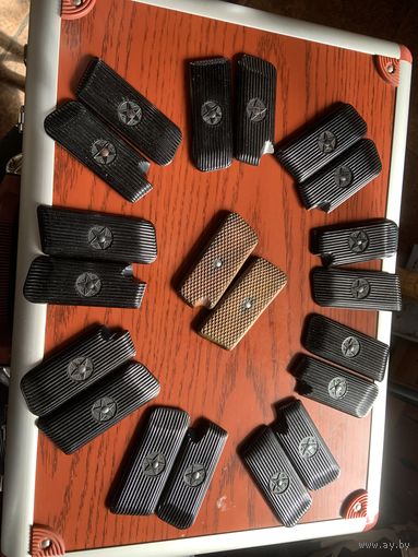 9 комплектов  советских   "щёчек"  от  тт. Цена  за 1 комплект! полнейшие  оригиналы из бакелита.