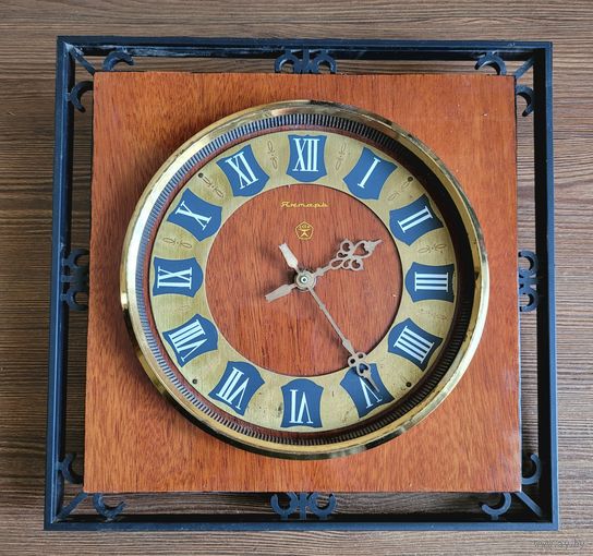 Часы настенные "Янтарь", на запчасти или под восстановление.