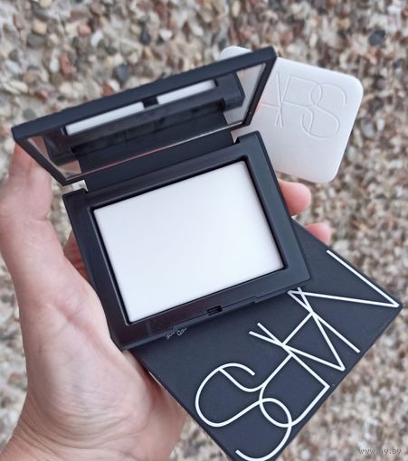 Компактная прозрачная финишная пудра Nars Light Reflecting Setting Powder 10 gr
