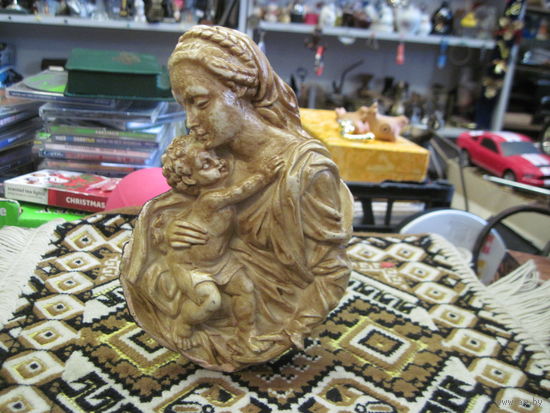 Мадонна с младенцем.