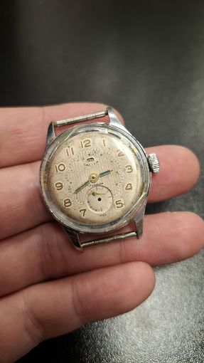 С 1 рубля 3 дня! Редкие часы сатурн. Качнешь дернутся, но не идут. Причина не известна.