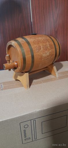 Бочонок деревянный на подставке из СССР
