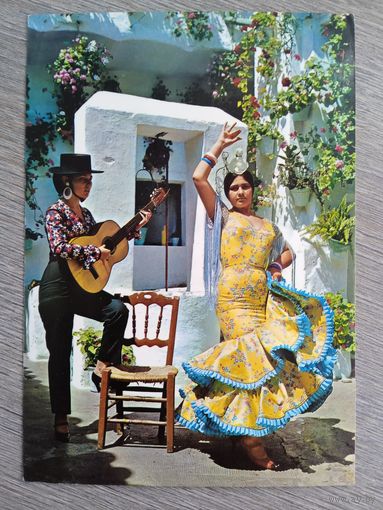 Этнография. Испания, Барселона. Традиционный танец.