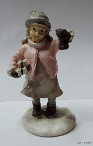 Статуэтка "Девочка" 70-е годы Европа. Высота 10.5 см. Полистоун.