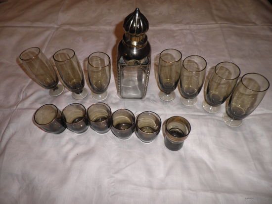 Стекло из СССР,Штоф и бокалы-7 шт.,рюмки 6 шт.С рубля.