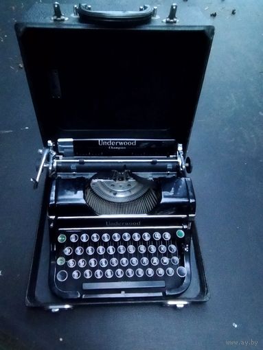 Печатная машинка  Ундервуд с кейсом.