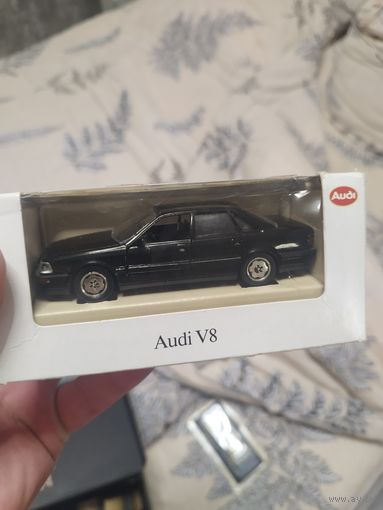 Лот из двух моделей ауди