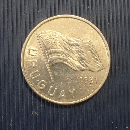 Уругвай 5 новых песо 1981 год флаг