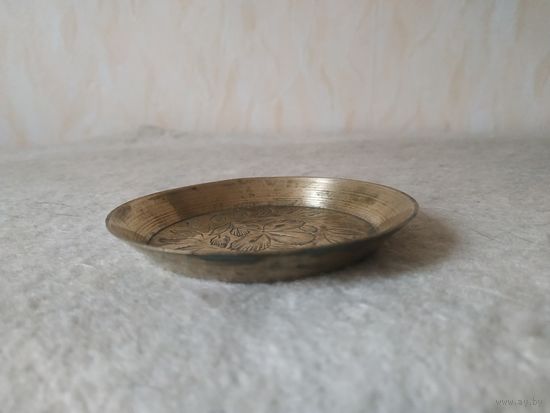 Небольшая красивая декоративная латунная тарелочка, Индия.