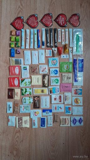 Большая коллекция сахара в пакетиках. Разные страны 156 штук без повторов.Бонус - пакетики с солью и перцем.