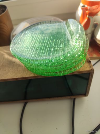 Тарелки сервировочные из СССР (цветное стекло)-5штук