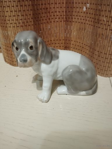 Статуэтка фарфоровая Миленький щенок бигля