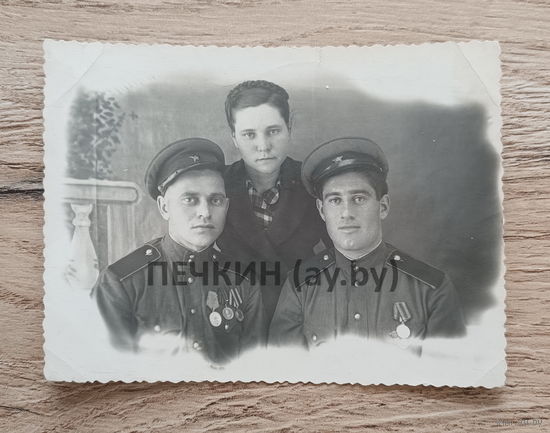 Боевые товарищи с наградами (СССР, г. Кропоткин, 1950)