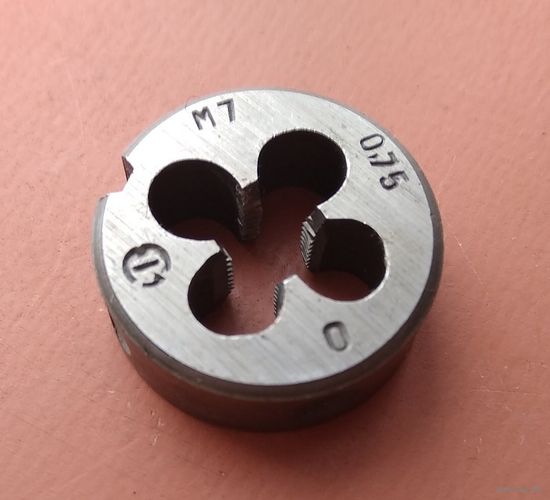 Плашка М7х0,75